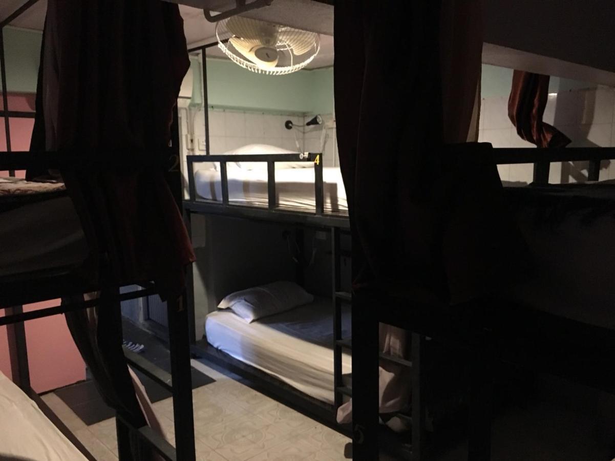 The 25 Hostel Hat Yai Esterno foto