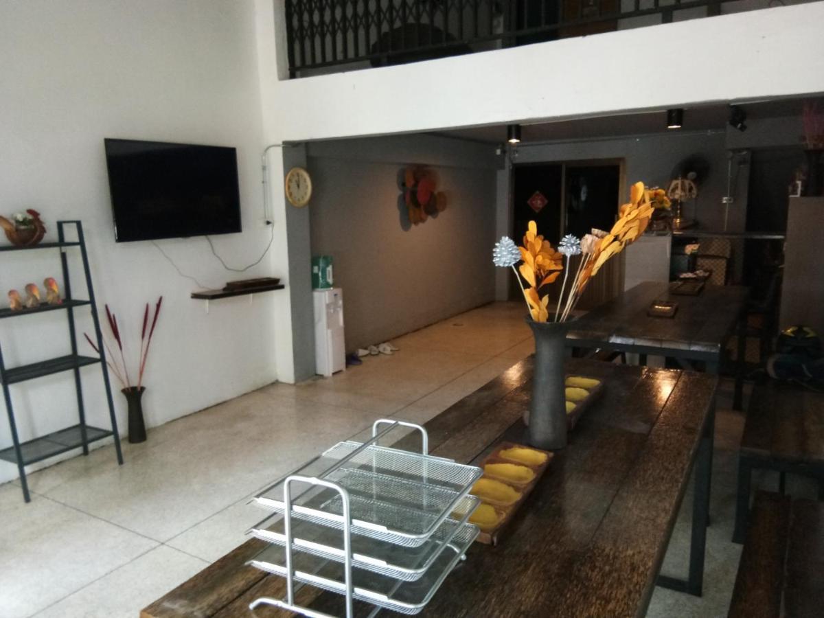 The 25 Hostel Hat Yai Esterno foto