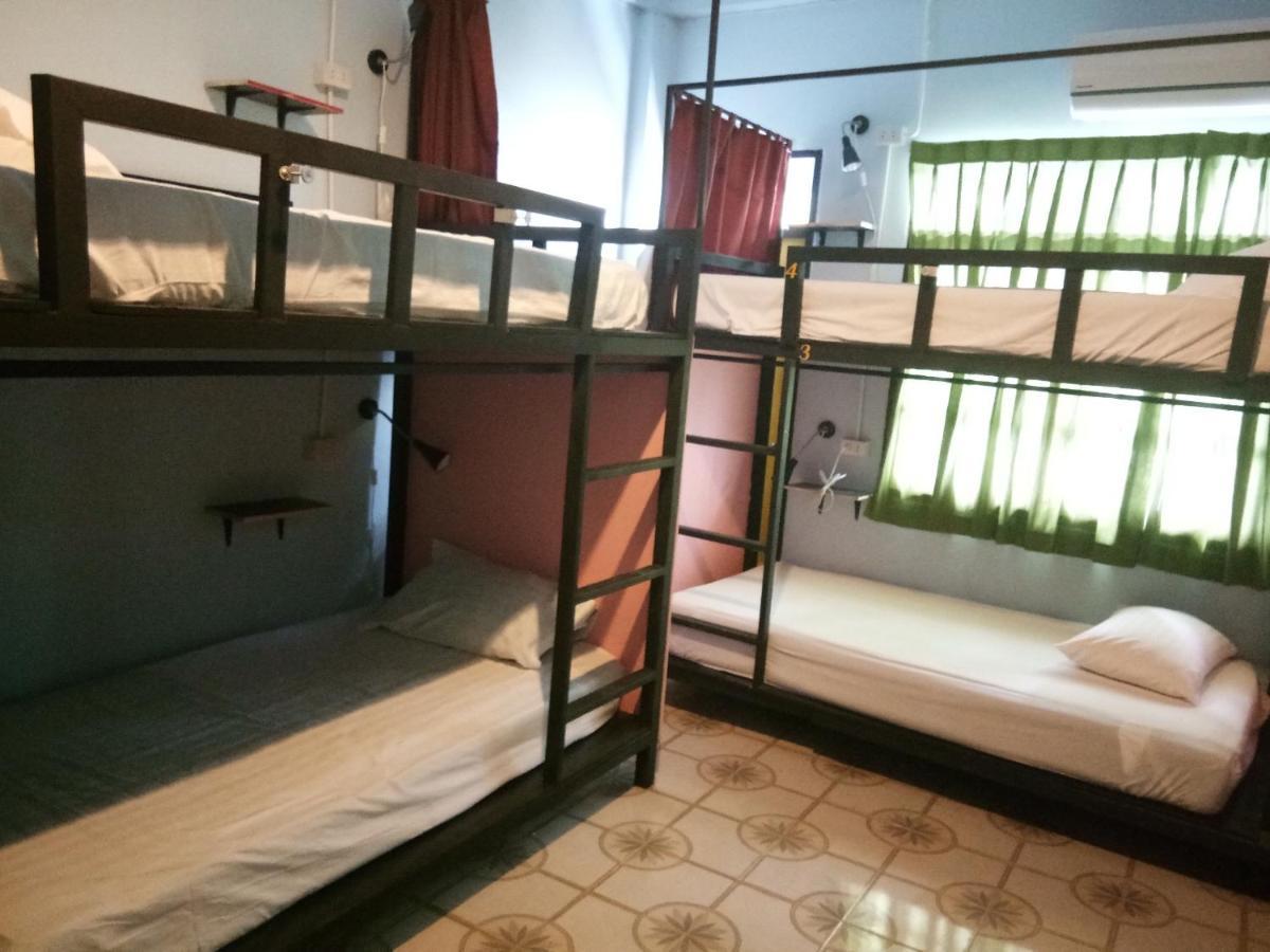 The 25 Hostel Hat Yai Esterno foto